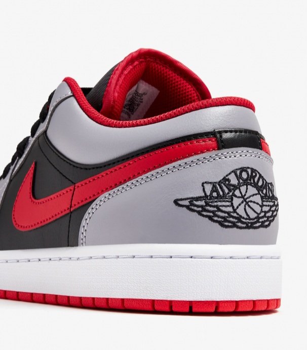 Air Jordan 1 Low ‘Cement Grey/Fire Red’ sneakers