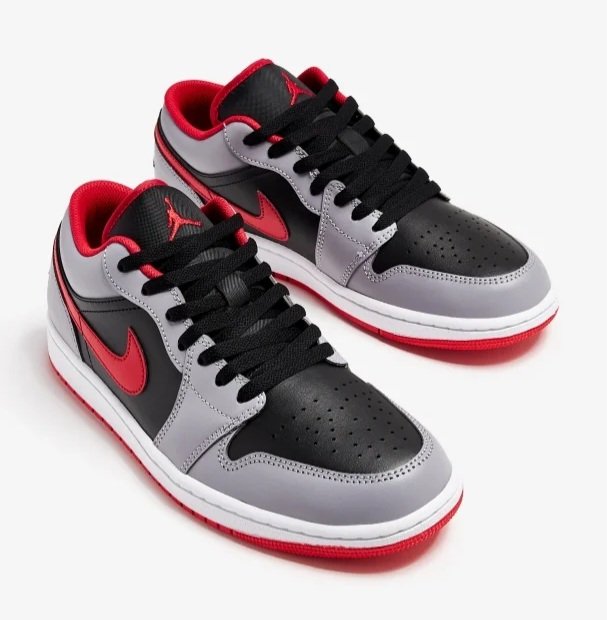 Air Jordan 1 Low ‘Cement Grey/Fire Red’ sneakers