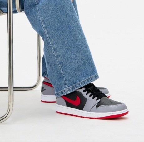 Air Jordan 1 Low ‘Cement Grey/Fire Red’ sneakers